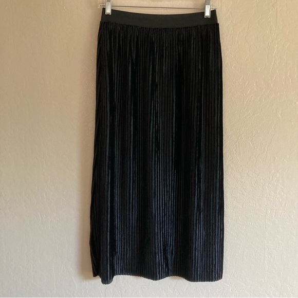 NWT NY Collection Black Velvet Pleated Midi Skirt Petite Medium - Picture 3 of 7
